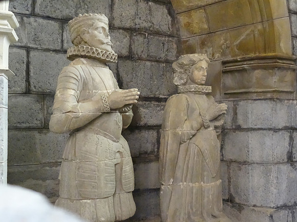 Statues of Sancho and his wife (Capilla de San Agustín, Roncesvalles)