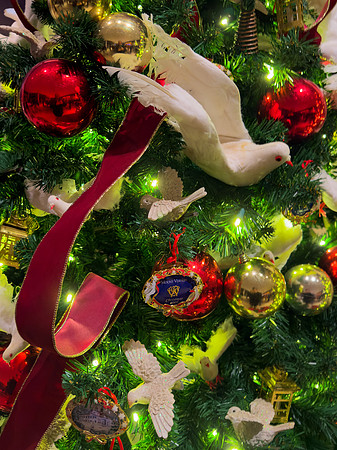 Dove Christmas Tree - Mount Vernon