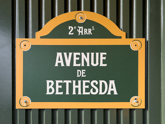 Avenue de Bethesda Sign
