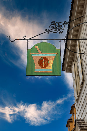Olde Apothecary Signe