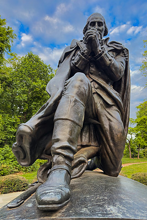 George Washington in Prayer Statue