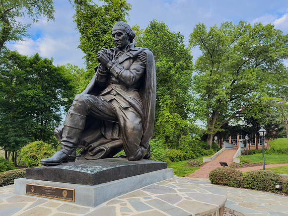 George Washington in Prayer Statue - Three Quarters View