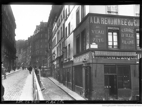 Taudis, rue de la Montagne-Sainte-Geneviève (photo by Agence Rol. circa 1913)