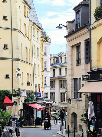 Rue de la Montagne-Sainte-Geneviève, Paris, 5th arrondissement