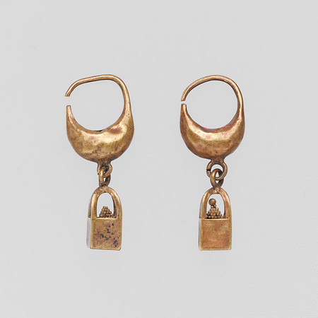 Gold earrings with cages and ball pendants (Cypriot or Phoenician circa 7th-6th century BCE)
