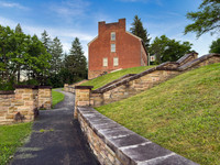 Leading Lines of Mount Washington Tavern