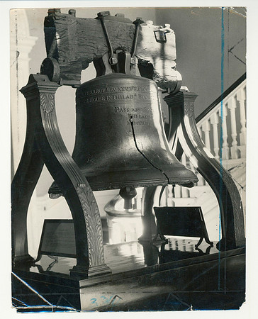 Liberty Bell (photo by Frederic Lewis circa 1940s)