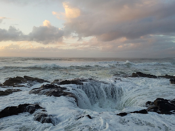 Thor's Well (Oregon, USA)