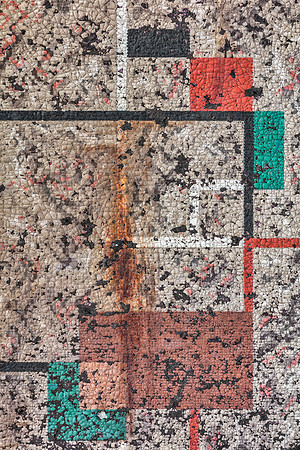 Decaying Minimalism