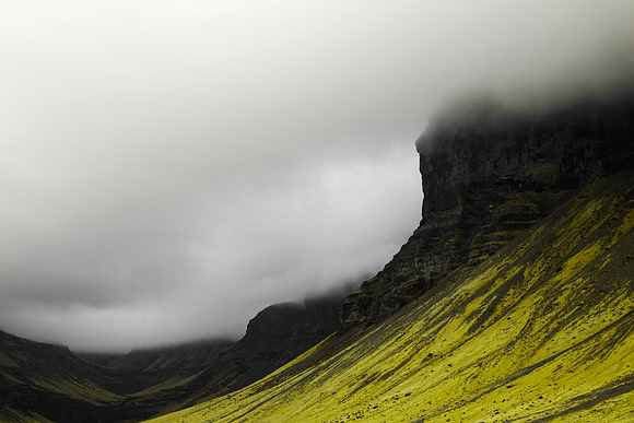 Foggy Kálfafell Mountains