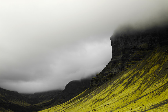 Foggy Kálfafell Mountains