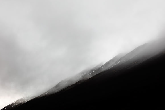 Foggy Ljósavatn Mountain
