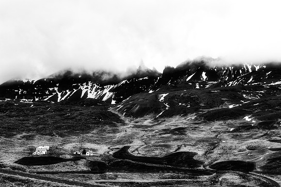 Looming Öxnadalur Fog - Black & White