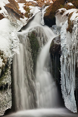 Frozen Hollow Falls