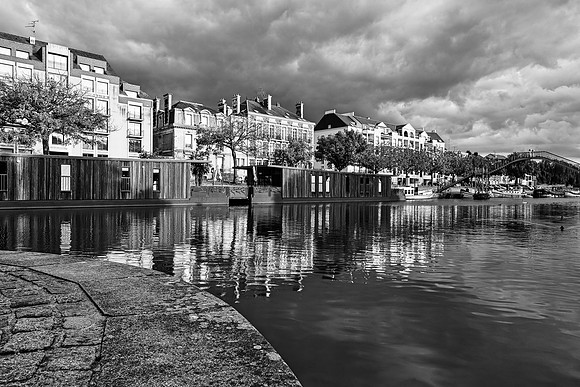 Nantes Riverside - Black & White