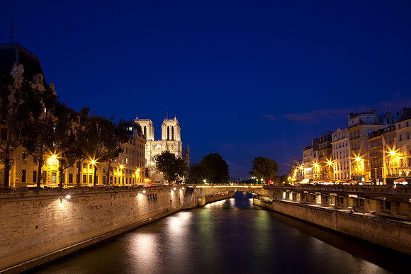 Paris sur Seine Twilight