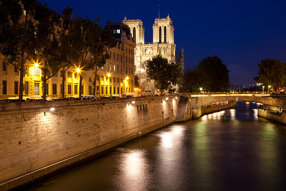 Paris sur Seine Twilight