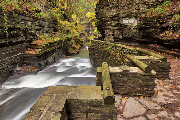 Leading Gorge Lines