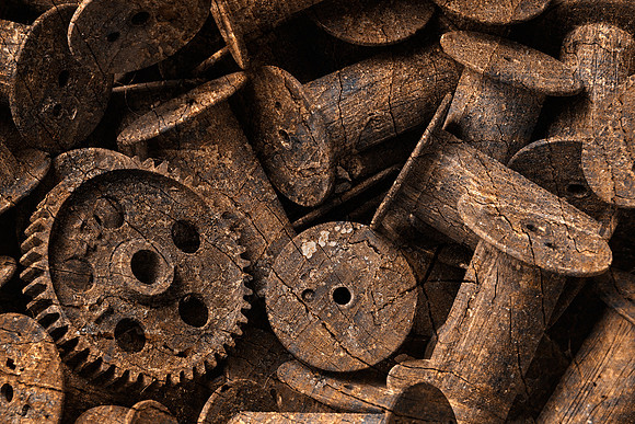 Cracked Wood Bobbins
