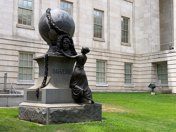 Daguerre Memorial