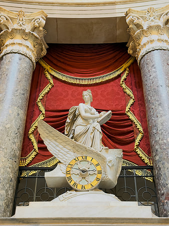 Capitol Clio and the Car of History