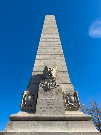 Jamestown Tercentennial Monument